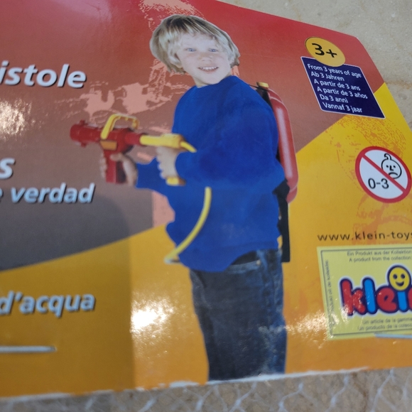 NWT firefighter wearable water gun - Picture 6 of 8